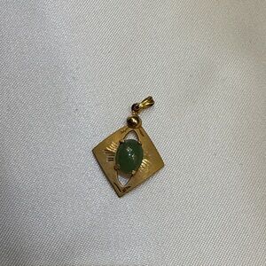 Vintage 12k gold pendant with Jade center stone